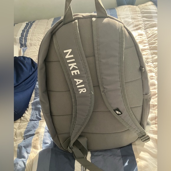 nike 4 zipper backpack Nike Sportswear Commute Backpack (25L)